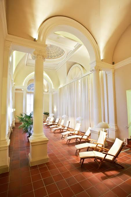 Friedrichsbad Baden-Baden, ιαματικά λουτρά Γερμανίας, Baden-Baden λουτρά, ρωμαϊκό–ιρλανδικό λουτρό, Textile Free Γερμανία, ιαματικός τουρισμός, λουτρική τελετουργία, θερμές πηγές Baden-Baden, Ιαματικά Ταξίδια, ΙΑΜΑΤΟΓΡΑΦΙΑ, Κωνσταντίνος Βαϊτσαράς