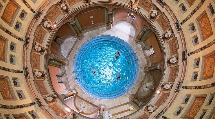 Friedrichsbad Baden-Baden, ιαματικά λουτρά Γερμανίας, Baden-Baden λουτρά, ρωμαϊκό–ιρλανδικό λουτρό, Textile Free Γερμανία, ιαματικός τουρισμός, λουτρική τελετουργία, θερμές πηγές Baden-Baden, Ιαματικά Ταξίδια, ΙΑΜΑΤΟΓΡΑΦΙΑ, Κωνσταντίνος Βαϊτσαράς