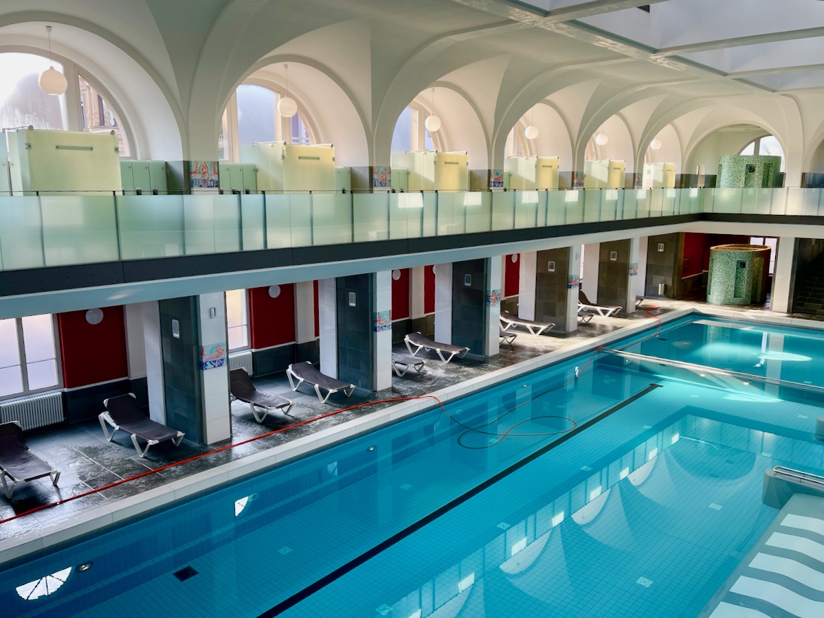 Καρλσρούη, Therme Vierordtbad, Γερμανία, Ιαματικά λουτρά, Ιαματικά Ταξίδια, Κωνσταντίνος Βαϊτσαράς, ΙΑΜΑΤΟΓΡΑΦΙΑ, Textile Free, ευεξία, Ψυχική Υγεία, Σώμα και υγεία, Υγεία και πρόνοια, λουτροθεραπεία, σάουνα Γερμανία, πτήση Θεσσαλονίκη Καρλσρούη, αεροδρόμιο Karlsruhe Baden-Baden, λεωφορείο X34 Rastatt.