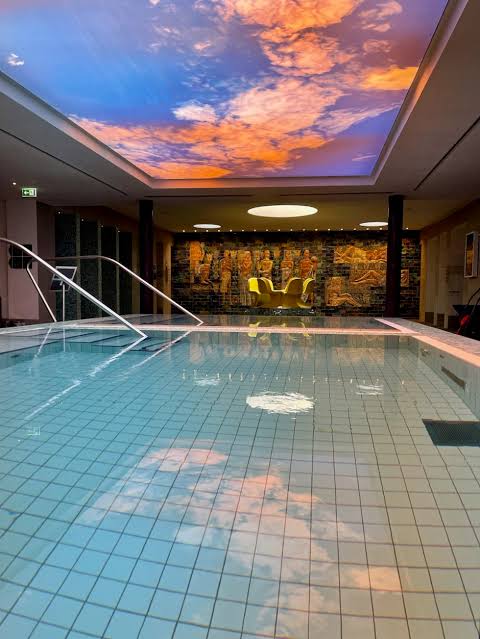 Καρλσρούη, Therme Vierordtbad, Γερμανία, Ιαματικά λουτρά, Ιαματικά Ταξίδια, Κωνσταντίνος Βαϊτσαράς, ΙΑΜΑΤΟΓΡΑΦΙΑ, Textile Free, ευεξία, Ψυχική Υγεία, Σώμα και υγεία, Υγεία και πρόνοια, λουτροθεραπεία, σάουνα Γερμανία, πτήση Θεσσαλονίκη Καρλσρούη, αεροδρόμιο Karlsruhe Baden-Baden, λεωφορείο X34 Rastatt.